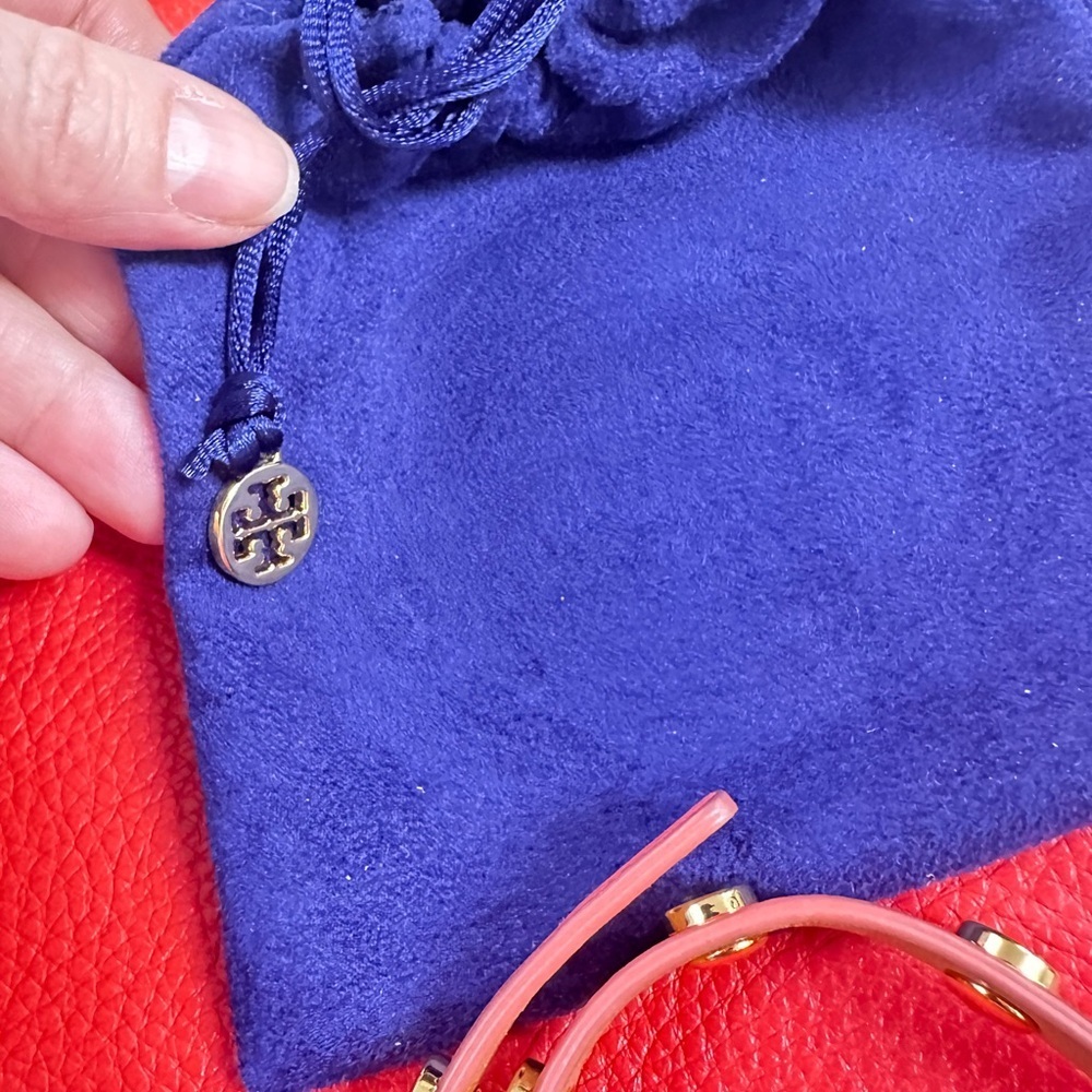 Tory Burch Double Wrap Leather Logo Stud Bracelet – Coral Pink & Gold - Picture 5 of 6